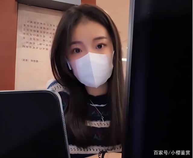 中專的風(fēng)吹到了211大學(xué)，研究生曬學(xué)生證慶祝，評論區(qū)卻一股酸味