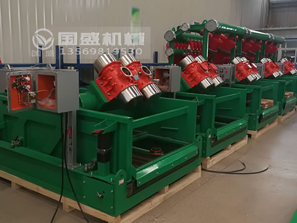 ���{�坍��